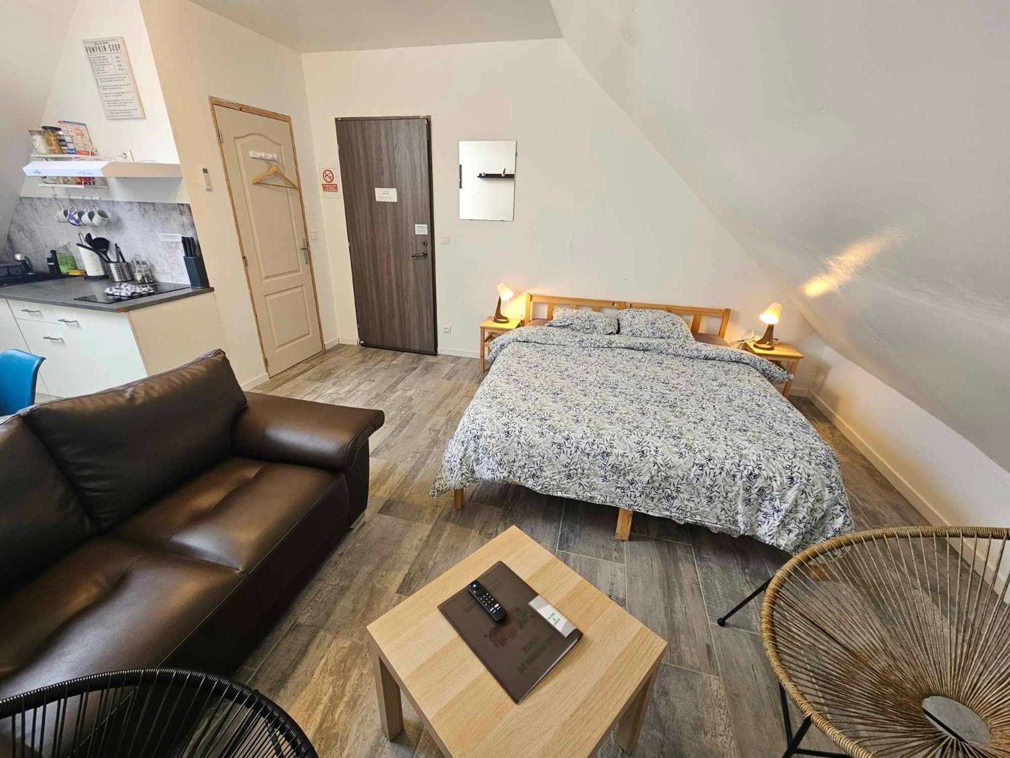 Studios Du Cedre Cuvilly Extérieur photo